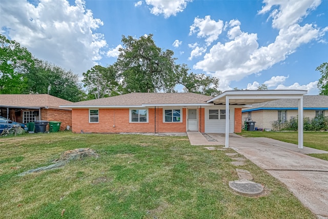 single story home with a front lawn