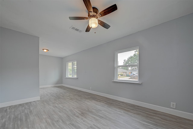 empty room featuring light wood-type flooring and ceiling fan