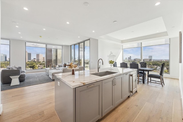 kitchen featuring a sink, a view of city, gray cabinetry, open floor plan, and recessed lighting