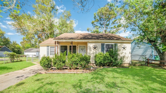 bungalow-style home featuring a front lawn