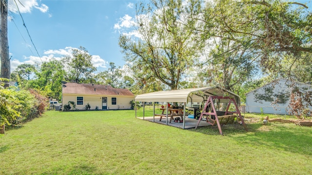 view of yard featuring a carport