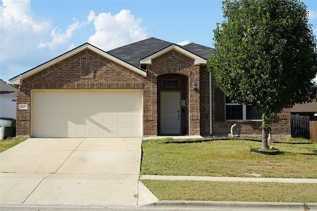 view of front of home featuring a front yard and a garage