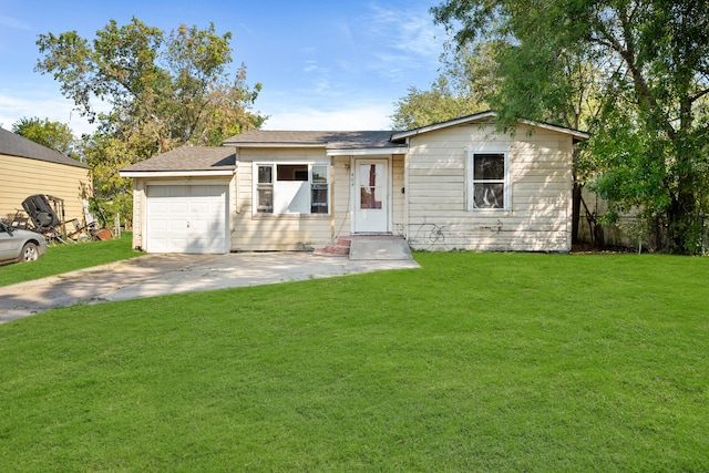 view of front of home featuring a front yard and a garage