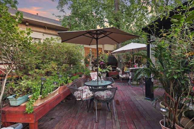 deck with outdoor dining area