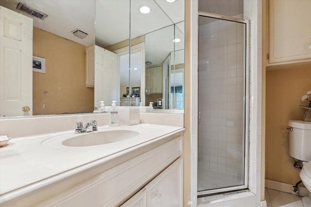 full bathroom featuring visible vents, a shower stall, toilet, and vanity