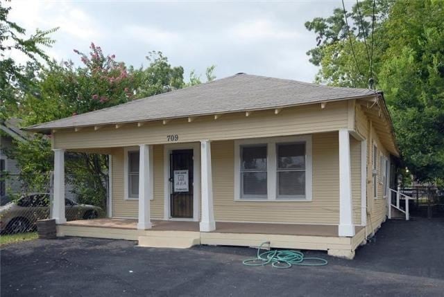 view of front of home with covered porch