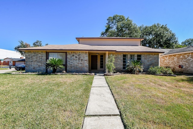 view of front of property with a front yard