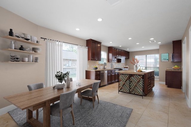 dining space featuring sink and light tile patterned floors