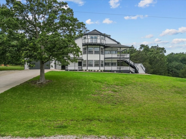 view of front of house with a front lawn