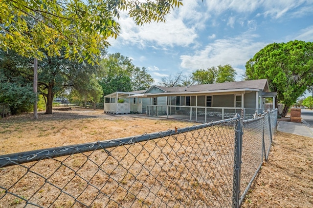 view of front of property