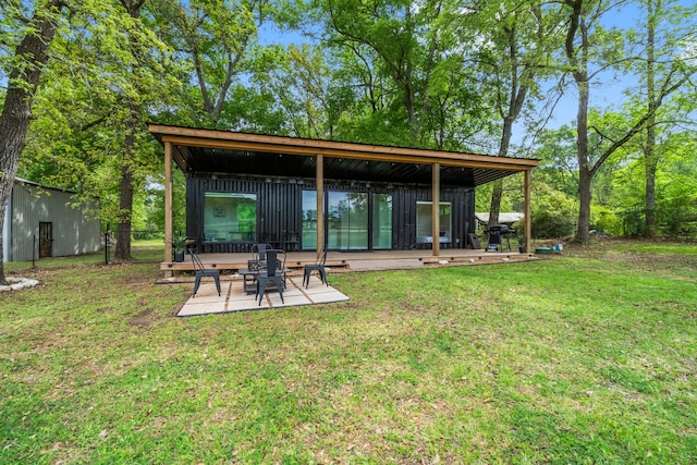 view of yard with a patio area