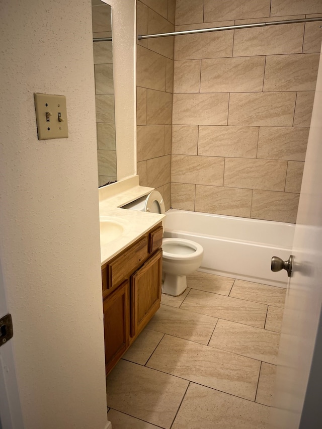 full bathroom with tiled shower / bath, vanity, and toilet