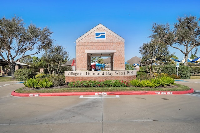 view of community / neighborhood sign