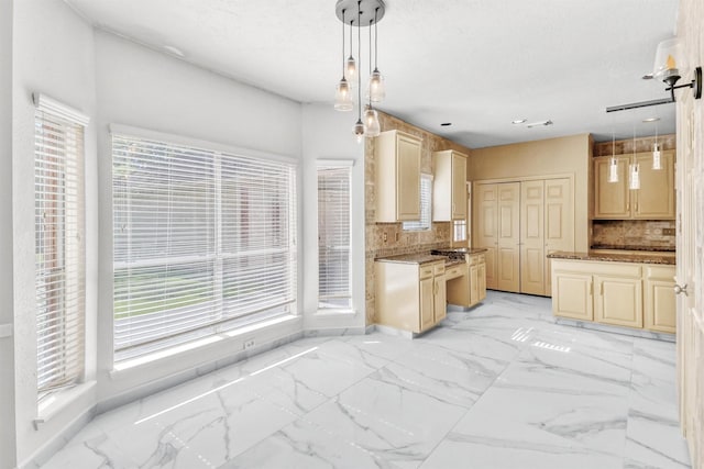 kitchen with tasteful backsplash, decorative light fixtures, and light brown cabinets