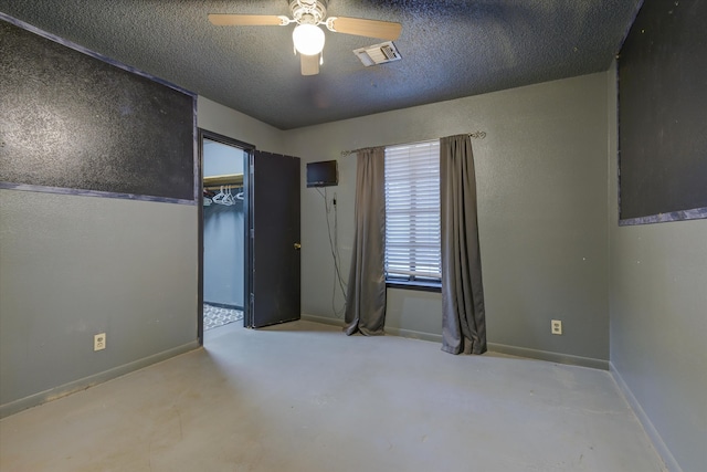 empty room featuring a textured ceiling and ceiling fan