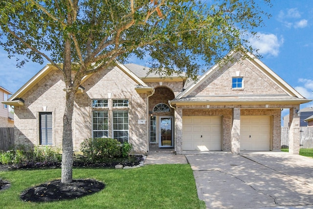 view of front of house featuring a front yard