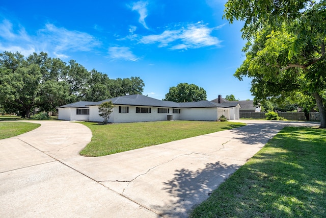 ranch-style home with a front yard