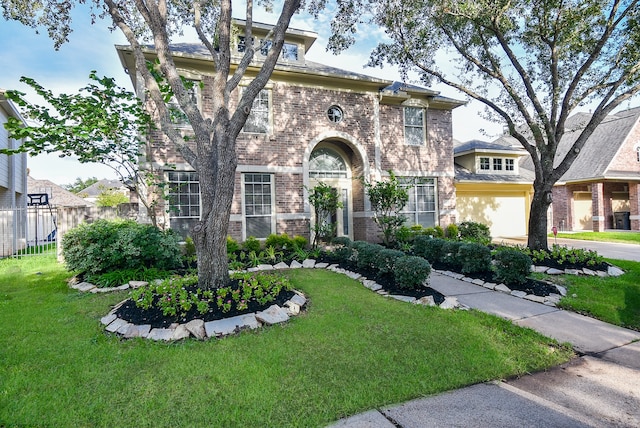 view of front of property featuring a front yard