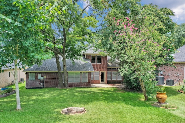 view of front of home featuring a front yard and cooling unit