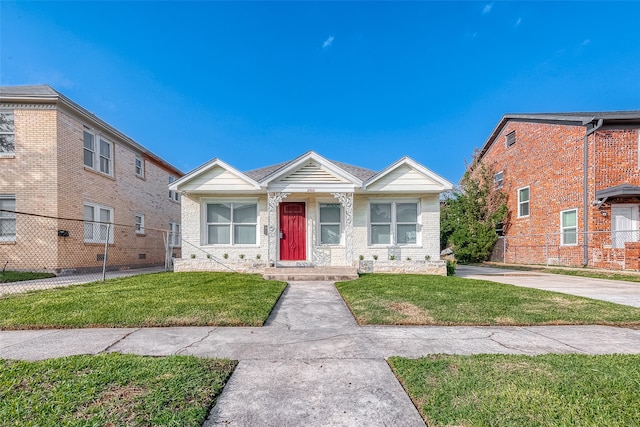 view of front of home featuring a front lawn