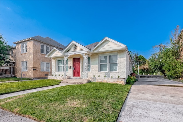 view of front of property with a front lawn