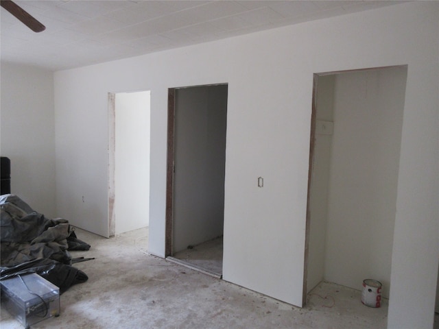 unfurnished bedroom featuring ceiling fan