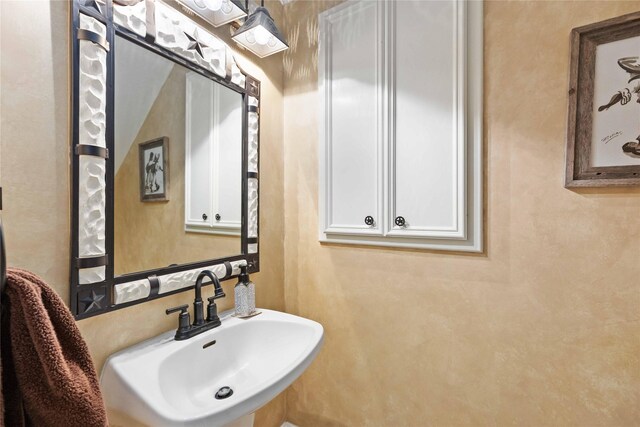 1290 County Road 145, Alvin, TX 77511 - bathroom featuring a sink