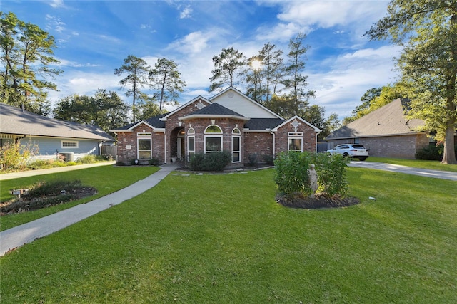 view of front of house featuring a front yard