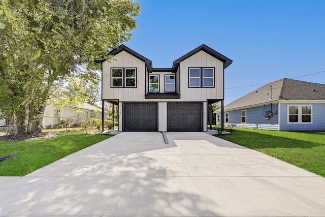 view of front of property featuring a front yard and a garage