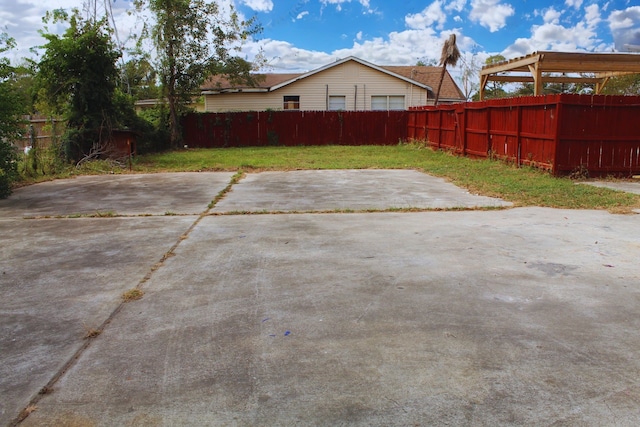 view of yard featuring a patio area