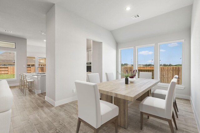 dining area featuring recessed lighting, visible vents, light wood-style flooring, and baseboards