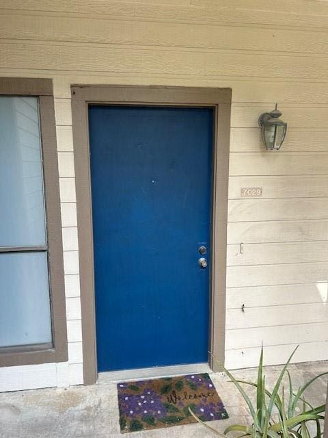 7029 N Holiday Dr, Galveston, TX 77550 - view of property entrance