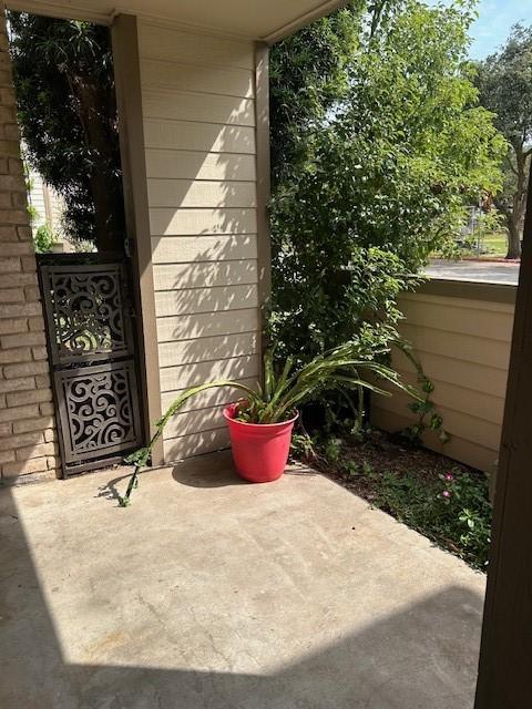7029 N Holiday Dr, Galveston, TX 77550 - view of patio