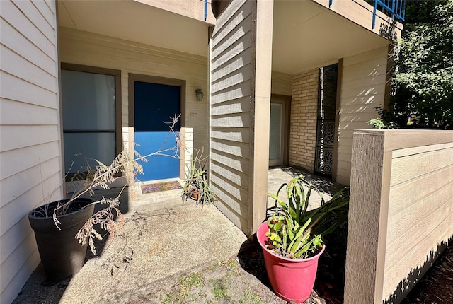 7029 N Holiday Dr, Galveston, TX 77550 - view of doorway to property