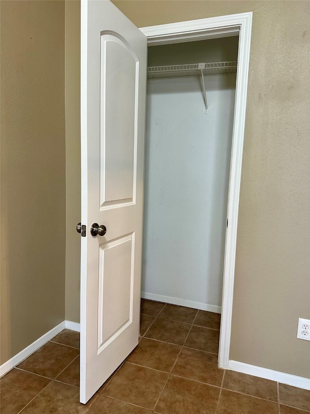 7029 N Holiday Dr, Galveston, TX 77550 - view of closet