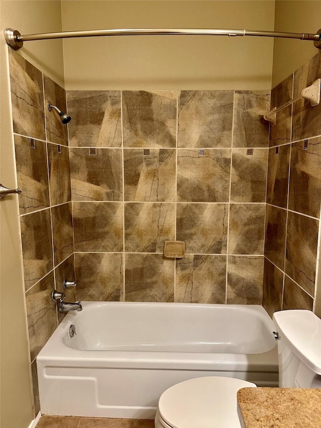 7029 N Holiday Dr, Galveston, TX 77550 - full bath featuring toilet and shower / washtub combination