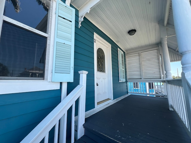 doorway to property featuring covered porch