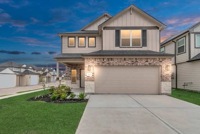 view of front of house featuring a yard and a garage