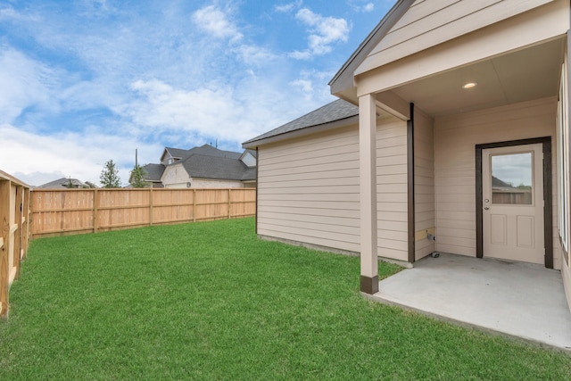 view of yard featuring a patio area