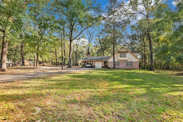 view of front of home featuring a front yard and a garage