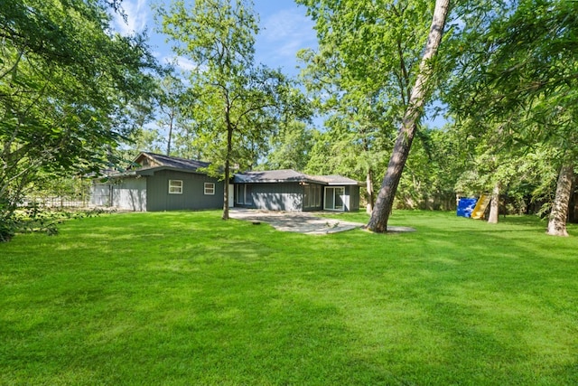 view of yard featuring a patio