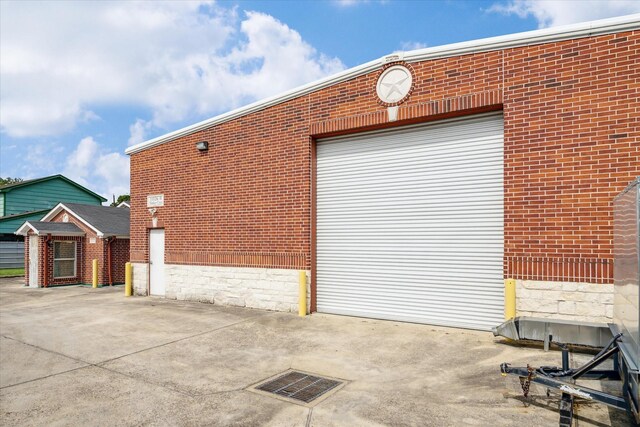 11126 Timber Crest Dr, Houston, TX 77065 - view of garage