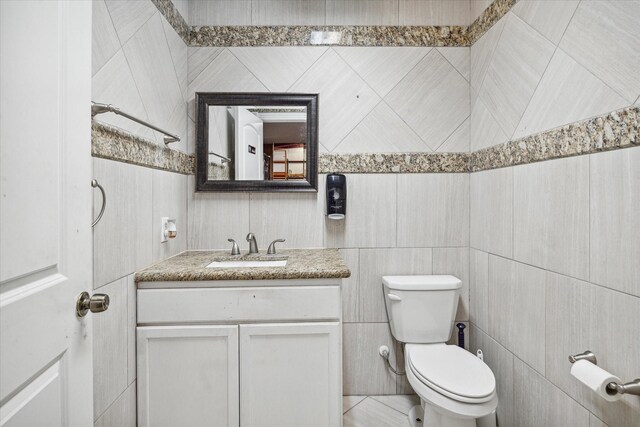 11126 Timber Crest Dr, Houston, TX 77065 - half bath featuring toilet and vanity
