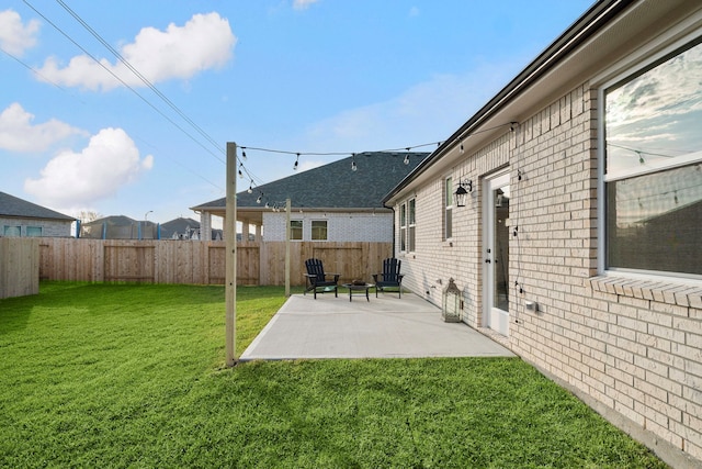 view of yard featuring a patio area