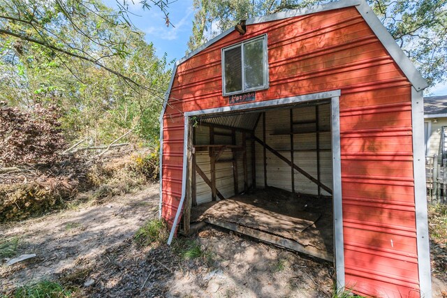 view of outbuilding