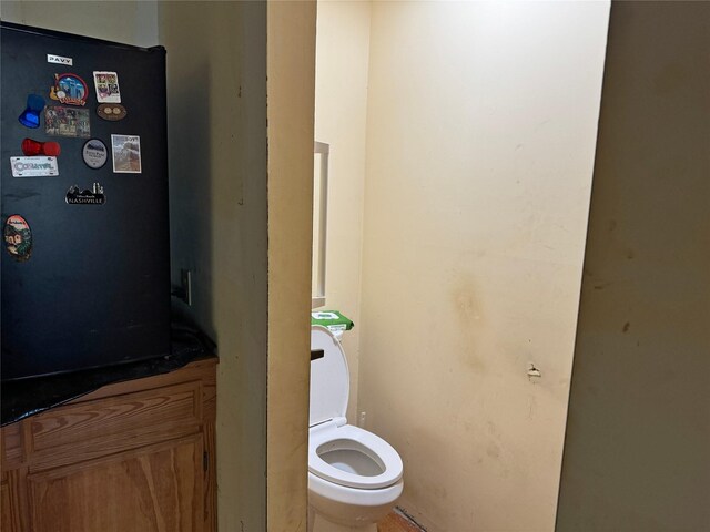 bathroom featuring toilet