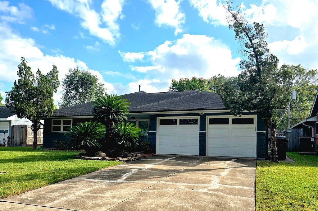 ranch-style home featuring a front lawn and a garage