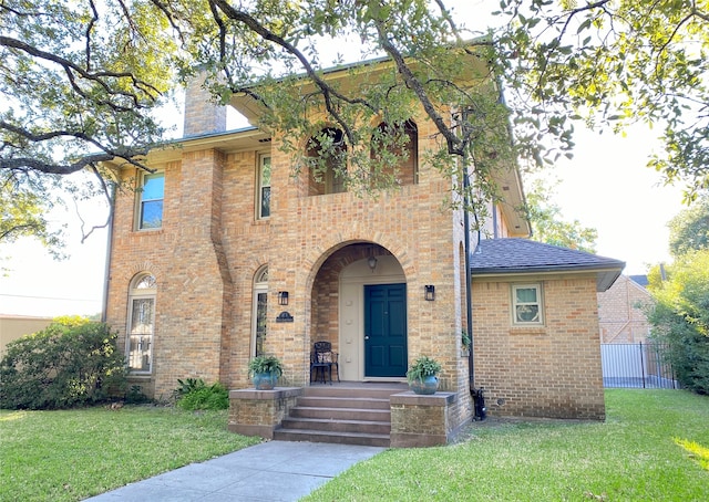 view of front of property with a front yard