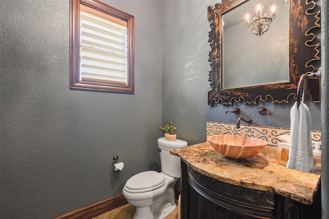27918 Hansons Ct, Spring, TX 77386 - bathroom featuring toilet, a chandelier, vanity, and baseboards