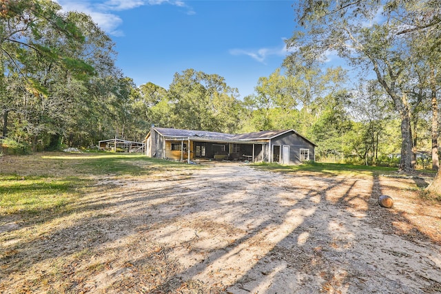 ranch-style home with an outdoor structure